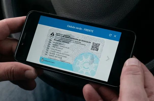Chau cédula azul: cuál es la documentación necesaria para poder circular en auto desde ahora