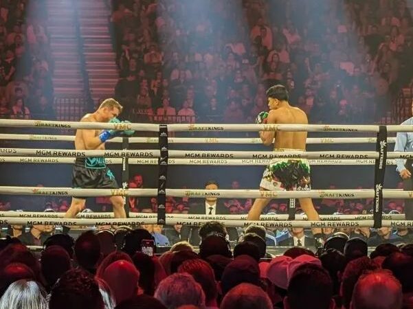Boxeo: Saúl «Canelo» Álvarez venció a Jaime Munguía por decisión unánime en una de las mejores peleas del año