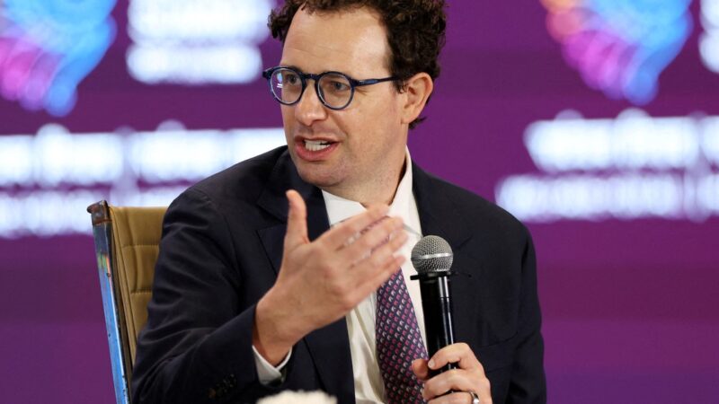 El CEO de Anthropic pidió desacelerar el desarrollo de la IA y lo respaldaron desde Sam Altman a Elon Musk