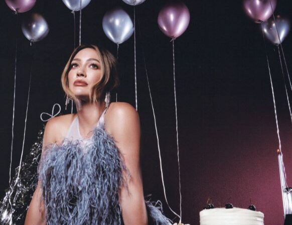 HILARY DUFF LANZA SU NUEVO EP HOLIDAY THINGS .